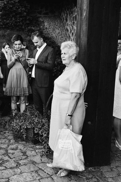 Magda i Kamil — reportaż ślubny w czerni i bieli, Tarnogóra, Karczma Zamojszczyzna
