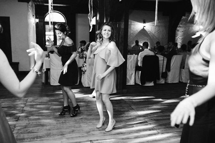 Magda i Kamil — reportaż ślubny w czerni i bieli, Tarnogóra, Karczma Zamojszczyzna
